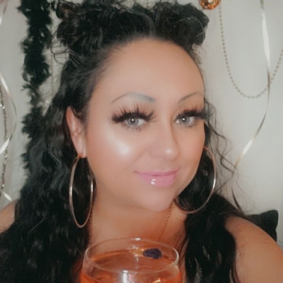 Meet your Posher, Heather - Picture 1 of 1